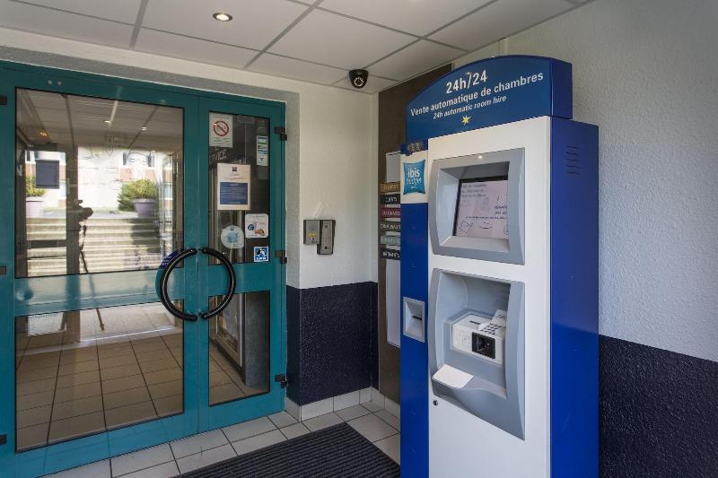 Ibis Budget Senlis Bagian luar foto