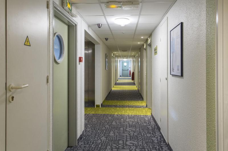 Ibis Budget Senlis Bagian luar foto