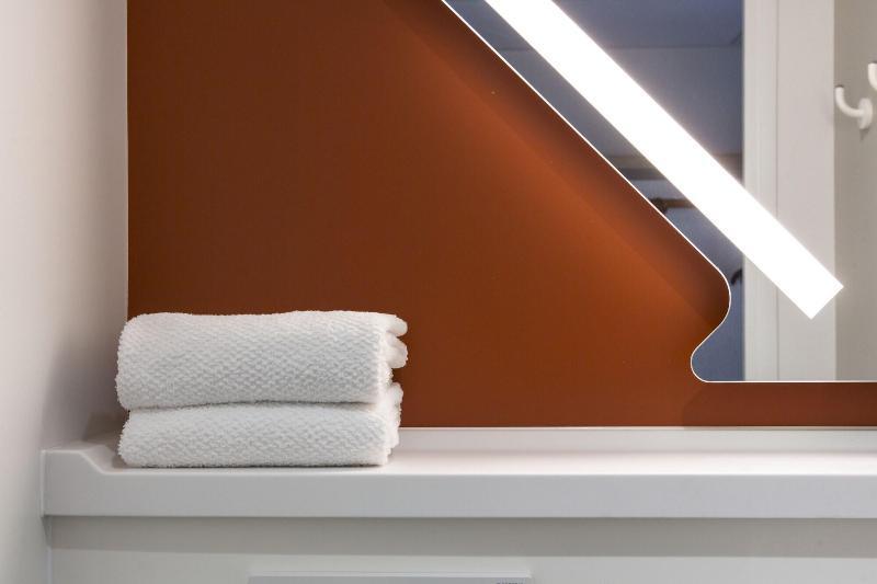 Ibis Budget Senlis Bagian luar foto