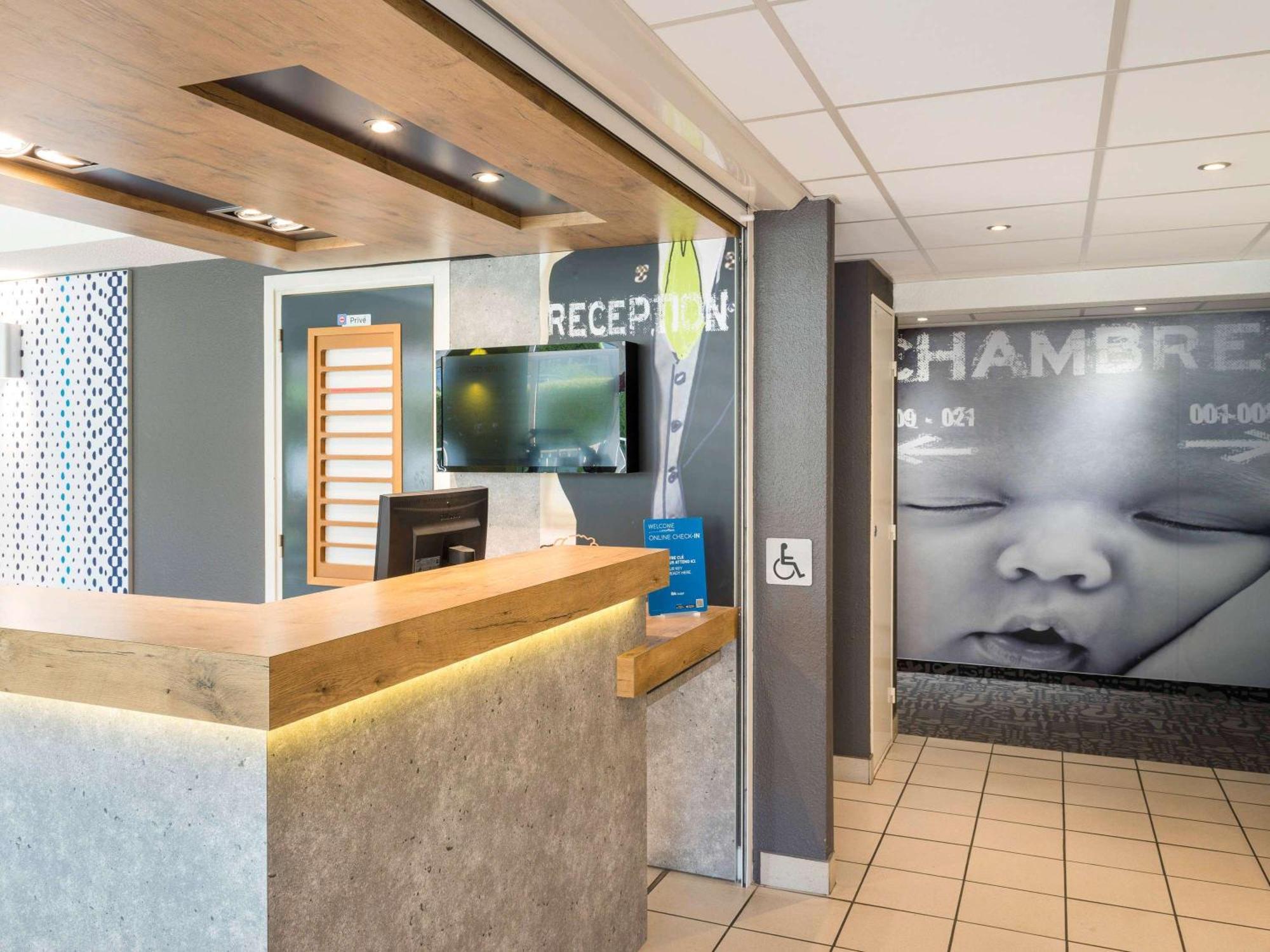 Ibis Budget Senlis Bagian luar foto